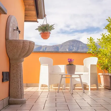 Larius - View - Free Parking Daire